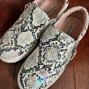 Girls Steve Madden Snakeskin Iridescent Sneakers w/ Zipper Detail - Size 3